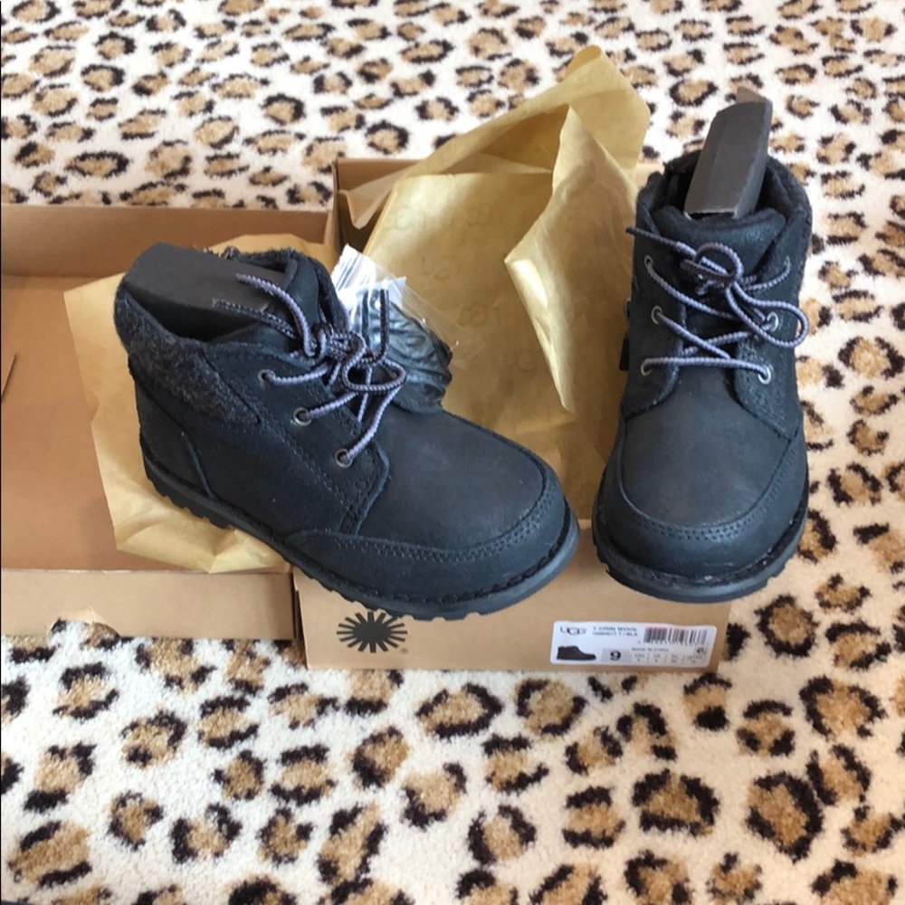 NWT boys Ugg shoes/boots size 9 black